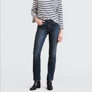 Levi’s 552 Classic Straight Leg Jean